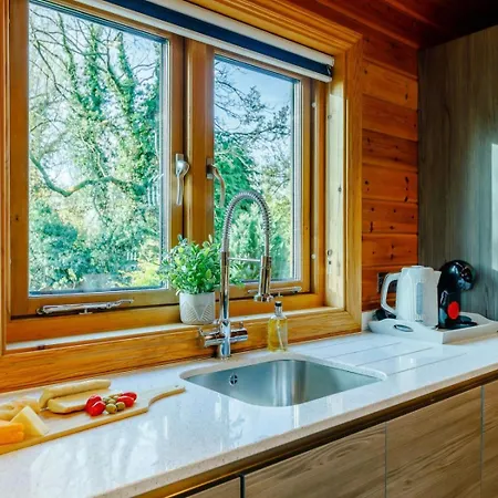 3 Bed In Oc-90427 Holiday home *
