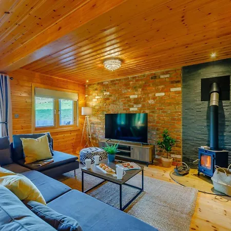 3 Bed In Oc-90427 Holiday home