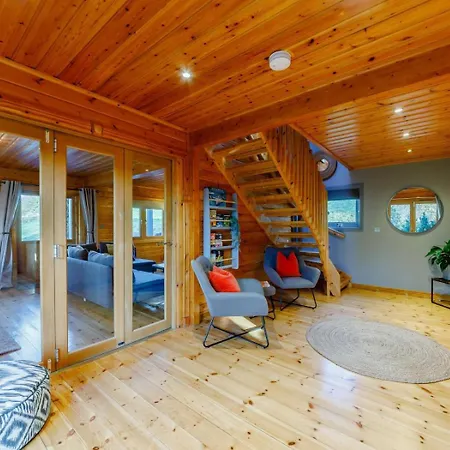3 Bed In Oc-90427 Holiday home *