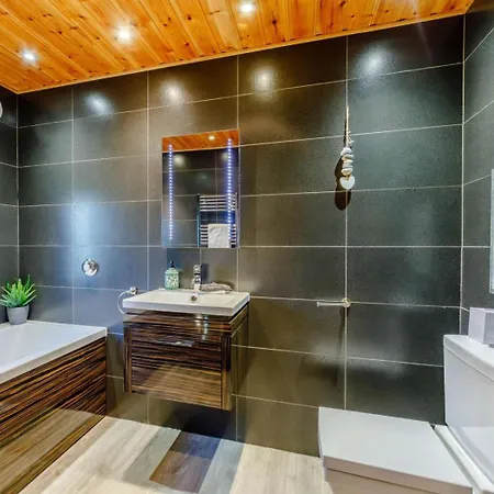 3 Bed In Oc-90427